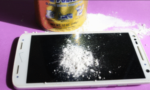 xóa vết xước kính cường lực điện thoại đơn giản