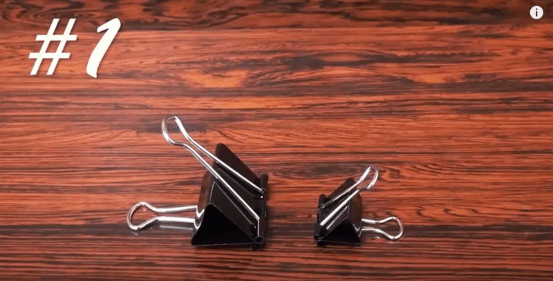 Giá đỡ điện thoại bằng kẹp giấy